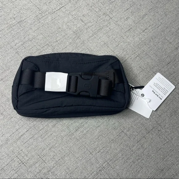 Lululemon Black Mini Belt Bag Crossbody Bag Sling Bag Nwt - Picture 8 of 8